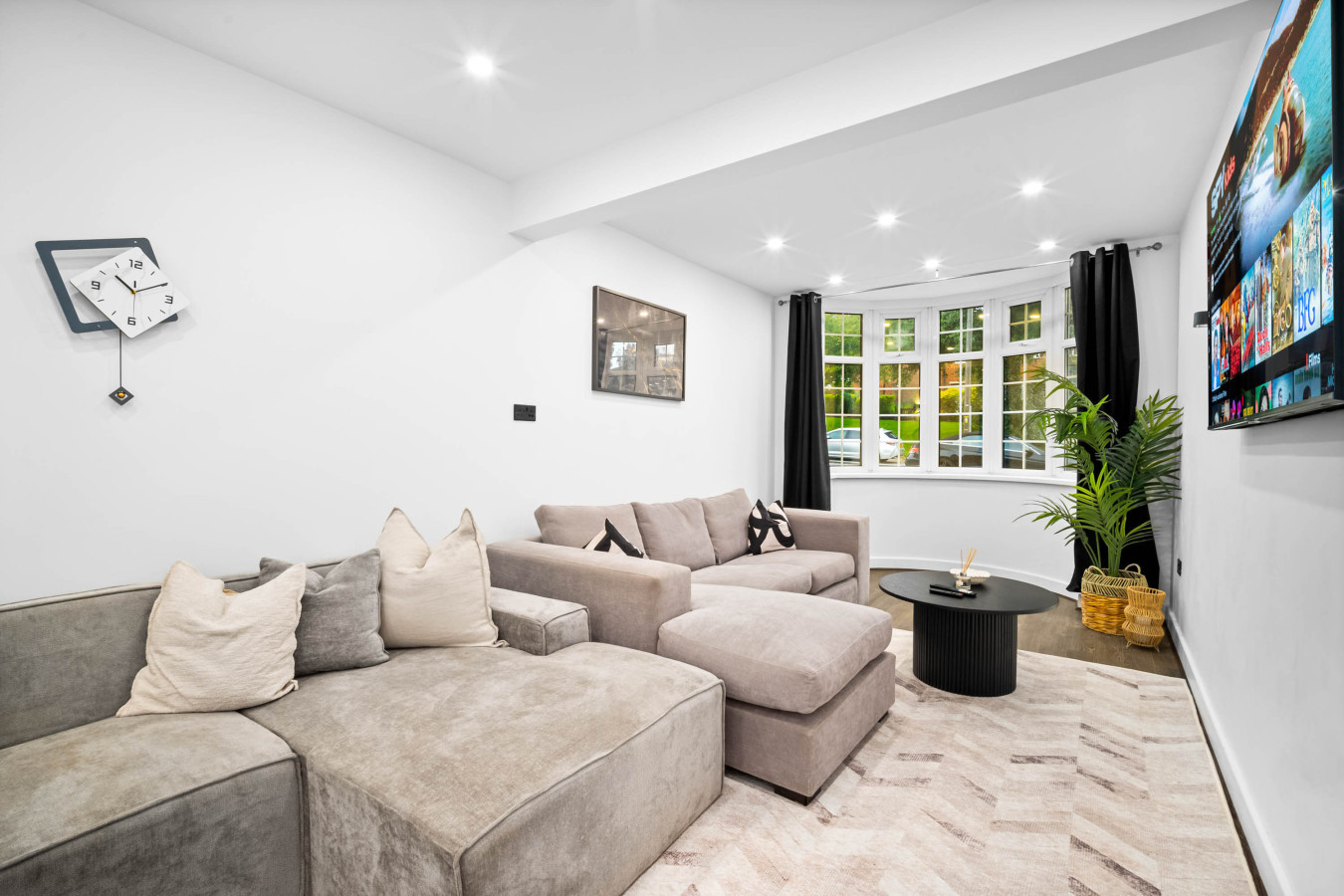 Stylish Four Bedroom House - Garden - Parking in 154 Ridgacre Ln, Quinton, Birmingham B32 1QB, UK - Property image 8 - VivreStays