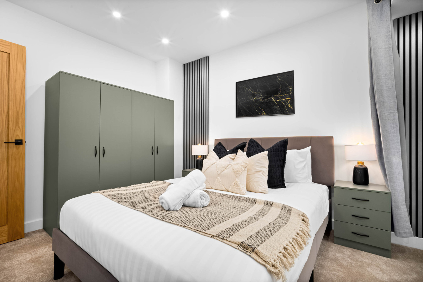 Stylish Four Bedroom House - Garden - Parking in 154 Ridgacre Ln, Quinton, Birmingham B32 1QB, UK - Property image 22 - VivreStays