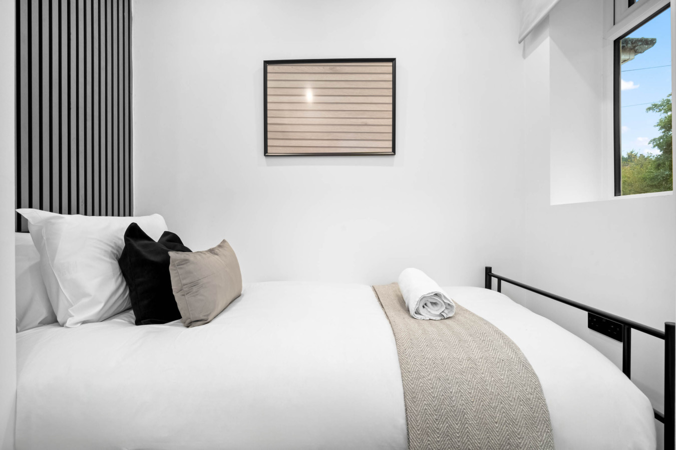Stylish Four Bedroom House - Garden - Parking in 154 Ridgacre Ln, Quinton, Birmingham B32 1QB, UK - Property image 26 - VivreStays