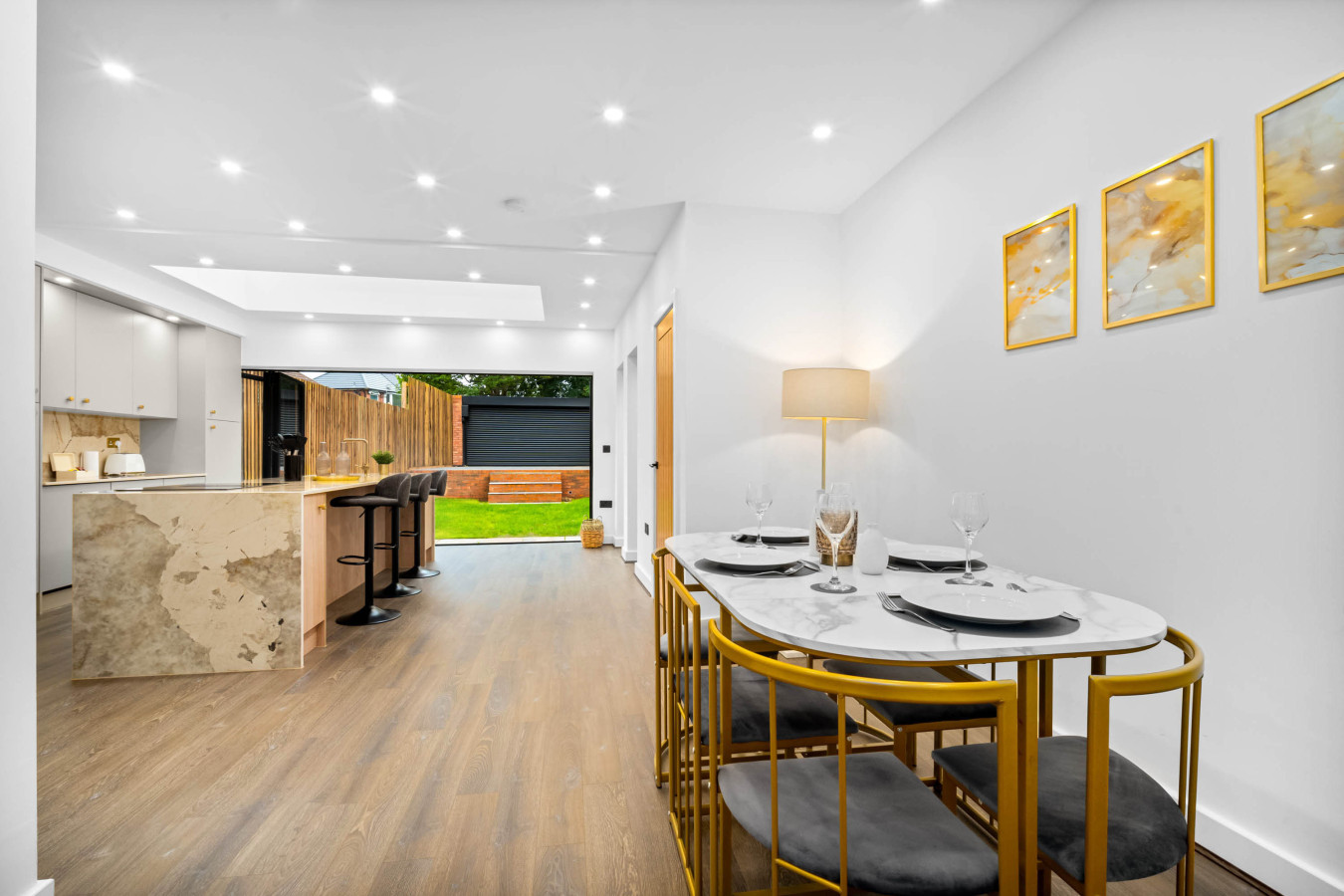 Stylish Four Bedroom House - Garden - Parking in 154 Ridgacre Ln, Quinton, Birmingham B32 1QB, UK - Property image 14 - VivreStays