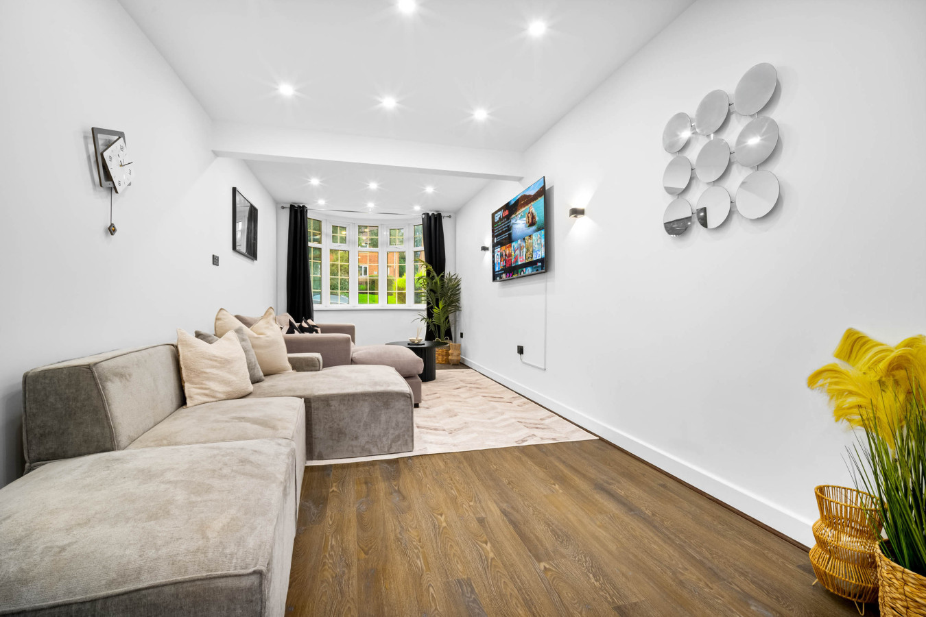 Stylish Four Bedroom House - Garden - Parking in 154 Ridgacre Ln, Quinton, Birmingham B32 1QB, UK - Property image 24 - VivreStays