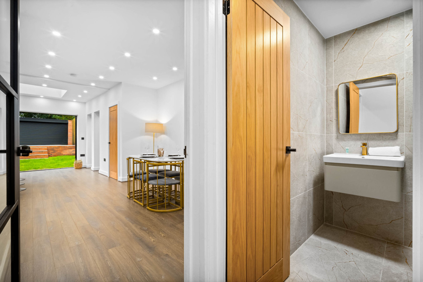 Stylish Four Bedroom House - Garden - Parking in 154 Ridgacre Ln, Quinton, Birmingham B32 1QB, UK - Property image 79 - VivreStays