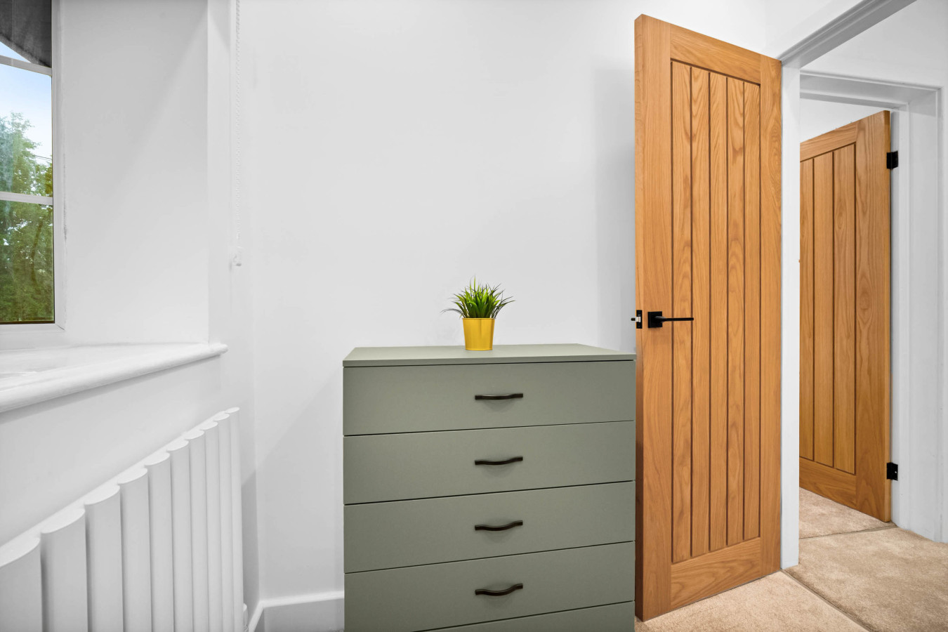 Stylish Four Bedroom House - Garden - Parking in 154 Ridgacre Ln, Quinton, Birmingham B32 1QB, UK - Property image 76 - VivreStays