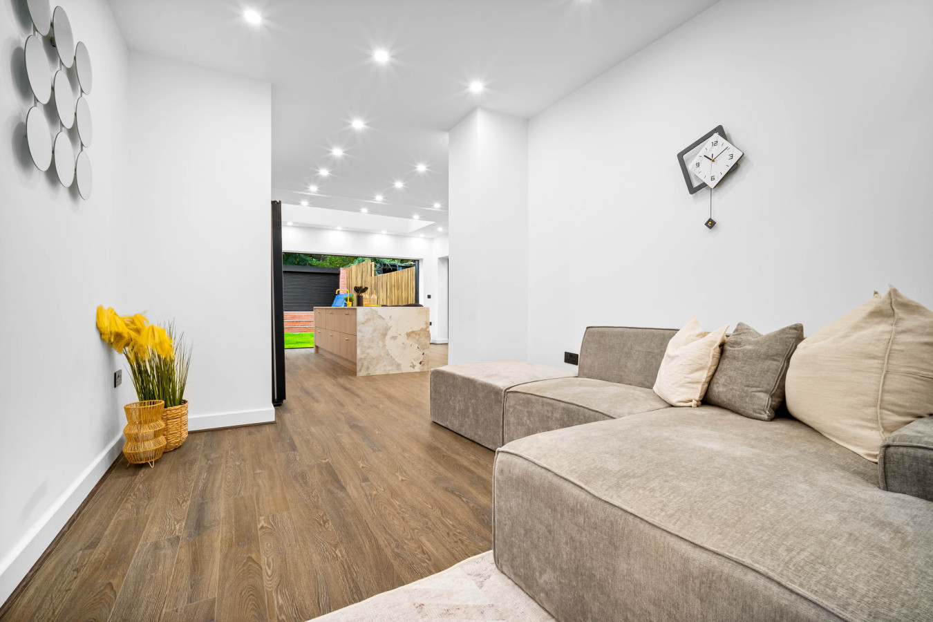 Stylish Four Bedroom House - Garden - Parking in 154 Ridgacre Ln, Quinton, Birmingham B32 1QB, UK - Property image 64 - VivreStays