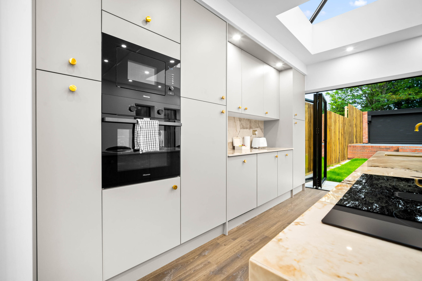 Stylish Four Bedroom House - Garden - Parking in 154 Ridgacre Ln, Quinton, Birmingham B32 1QB, UK - Property image 73 - VivreStays