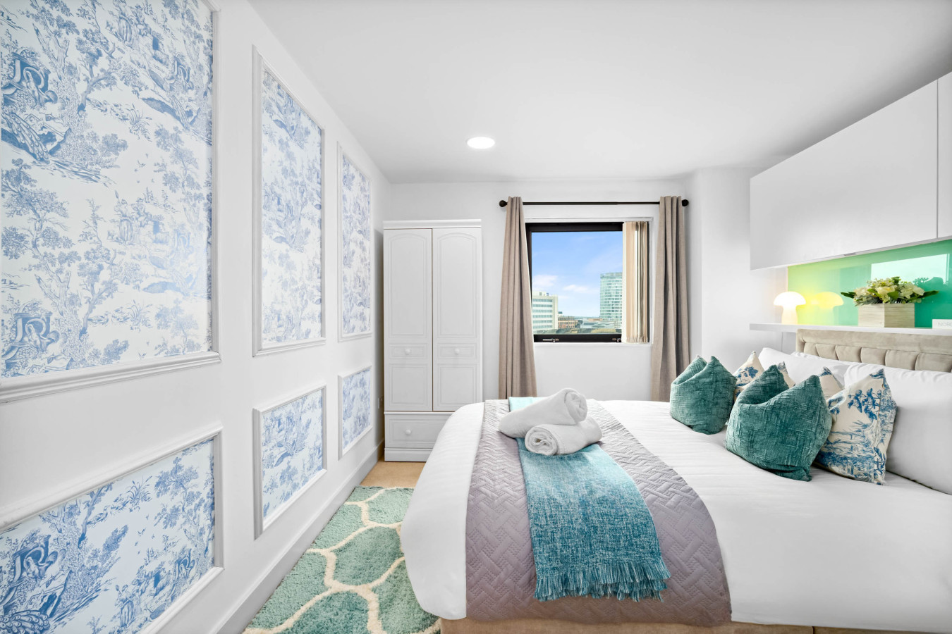 Luxury Apartment - City Centre - Parking - Balcony in 90 Navigation St, Birmingham B5 4AX, UK - Property image 20 - VivreStays