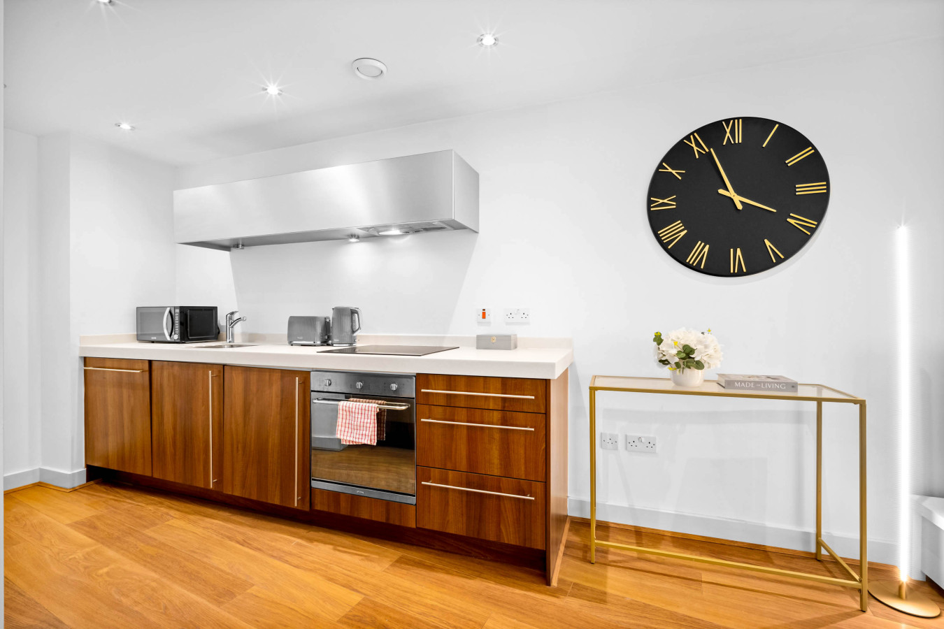 Luxury Apartment - City Centre - Parking - Balcony in 90 Navigation St, Birmingham B5 4AX, UK - Property image 16 - VivreStays