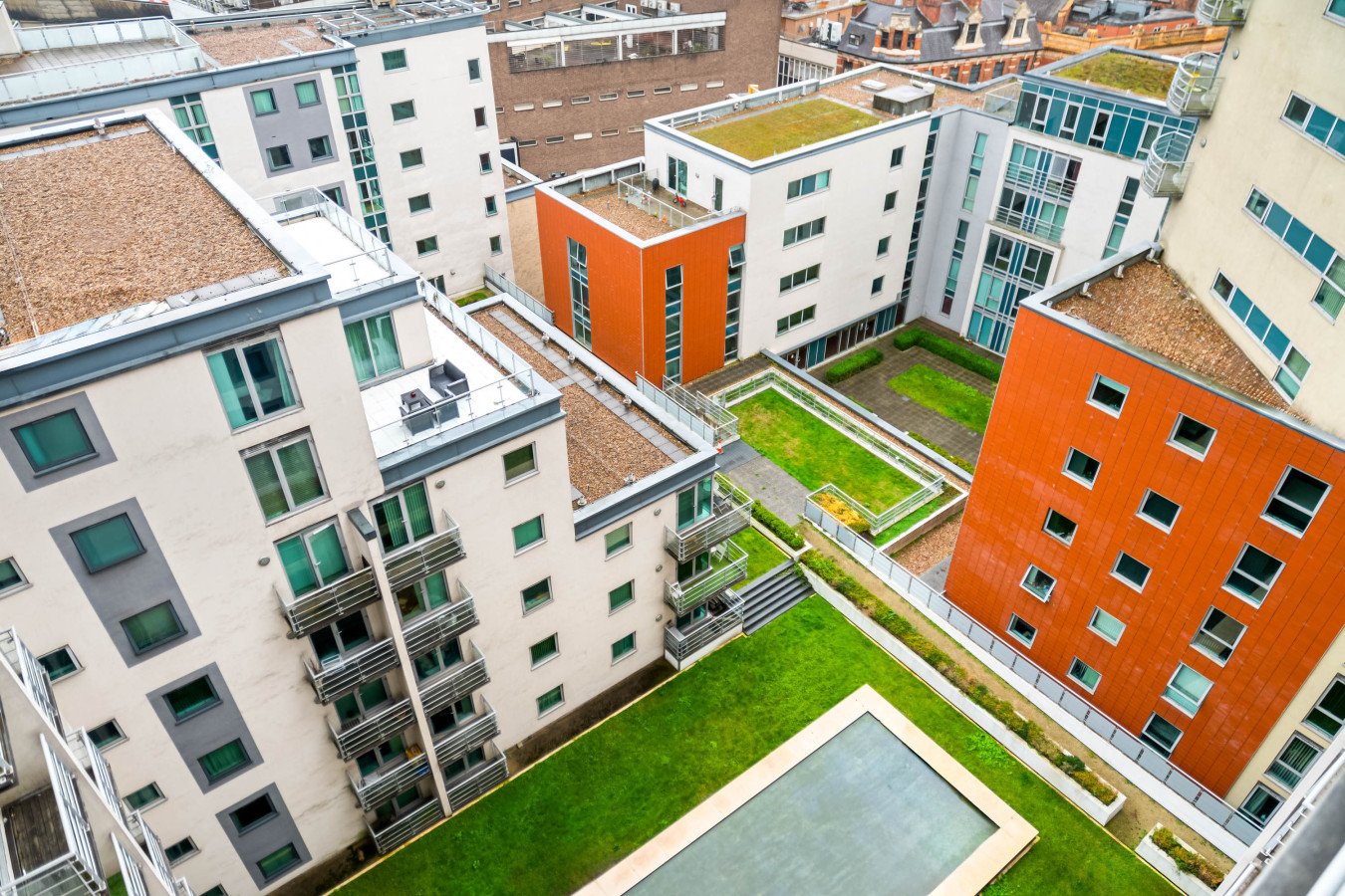 Luxury Apartment - City Centre - Parking - Balcony in 90 Navigation St, Birmingham B5 4AX, UK - Property image 32 - VivreStays