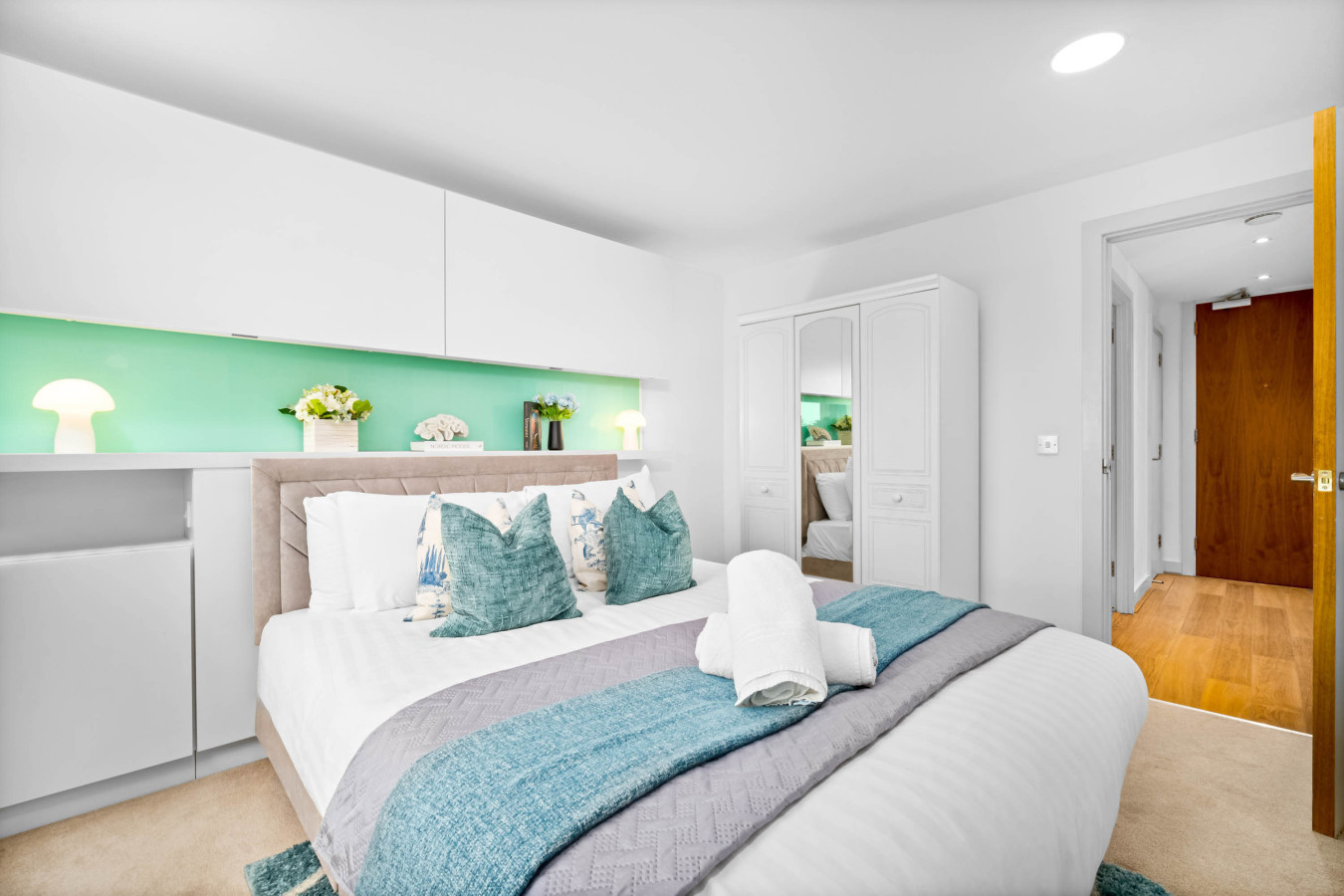 Luxury Apartment - City Centre - Parking - Balcony in 90 Navigation St, Birmingham B5 4AX, UK - Property image 11 - VivreStays