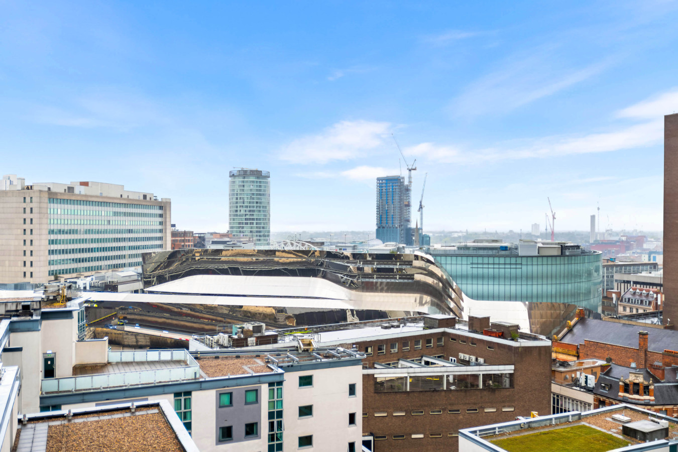 Luxury Apartment - City Centre - Parking - Balcony in 90 Navigation St, Birmingham B5 4AX, UK - Property image 31 - VivreStays