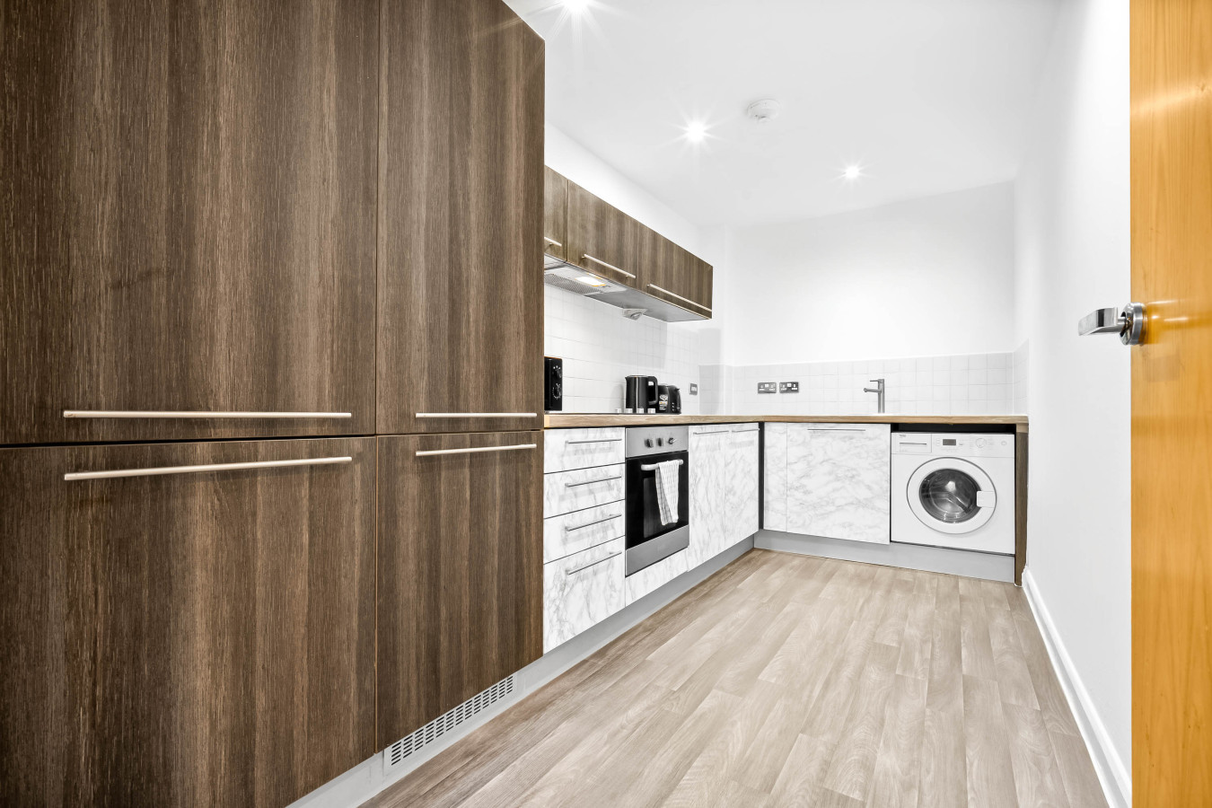 Stylish Two Bedroom Apartment - City Centre - Parking in Irving St, Birmingham B1 1DH, UK - Property image 16 - VivreStays