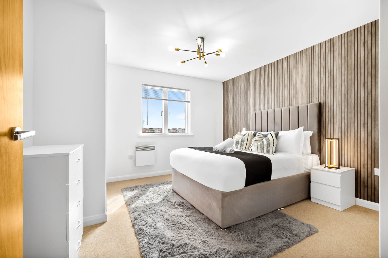 Stylish Two Bedroom Apartment - City Centre - Parking in Irving St, Birmingham B1 1DH, UK - Property image 2 - VivreStays