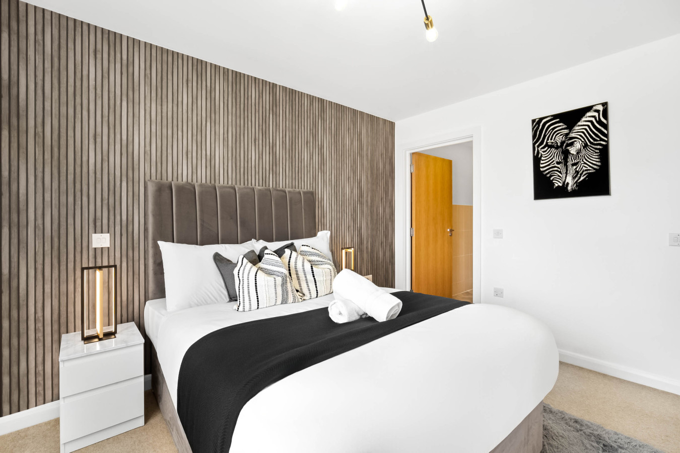 Stylish Two Bedroom Apartment - City Centre - Parking in Irving St, Birmingham B1 1DH, UK - Property image 39 - VivreStays