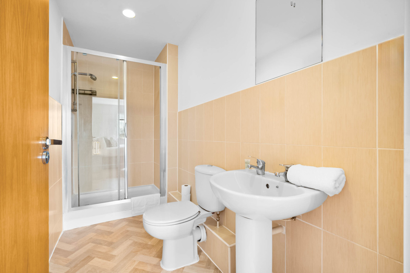 Stylish Two Bedroom Apartment - City Centre - Parking in Irving St, Birmingham B1 1DH, UK - Property image 10 - VivreStays