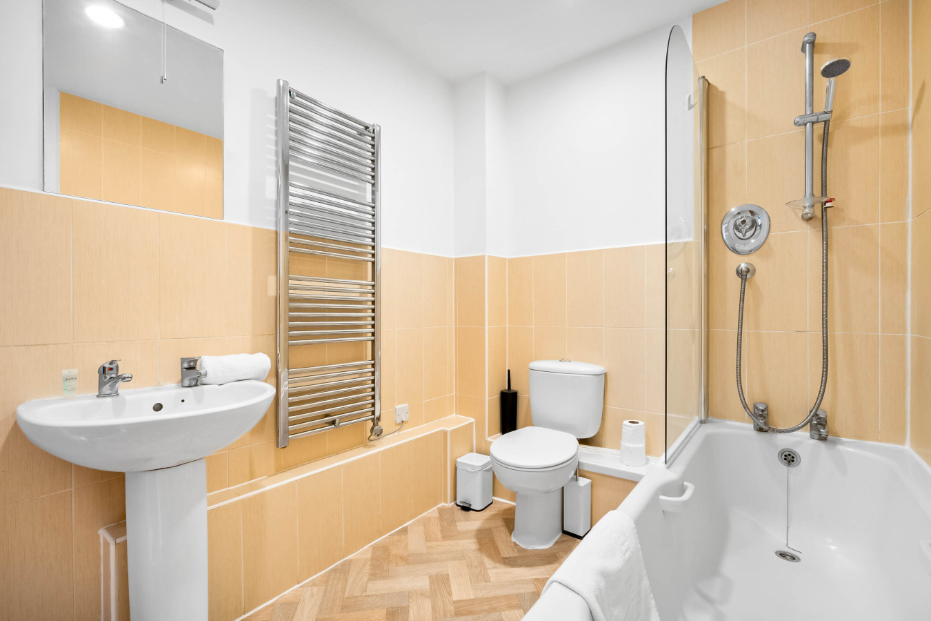 Stylish Two Bedroom Apartment - City Centre - Parking in Irving St, Birmingham B1 1DH, UK - Property image 9 - VivreStays