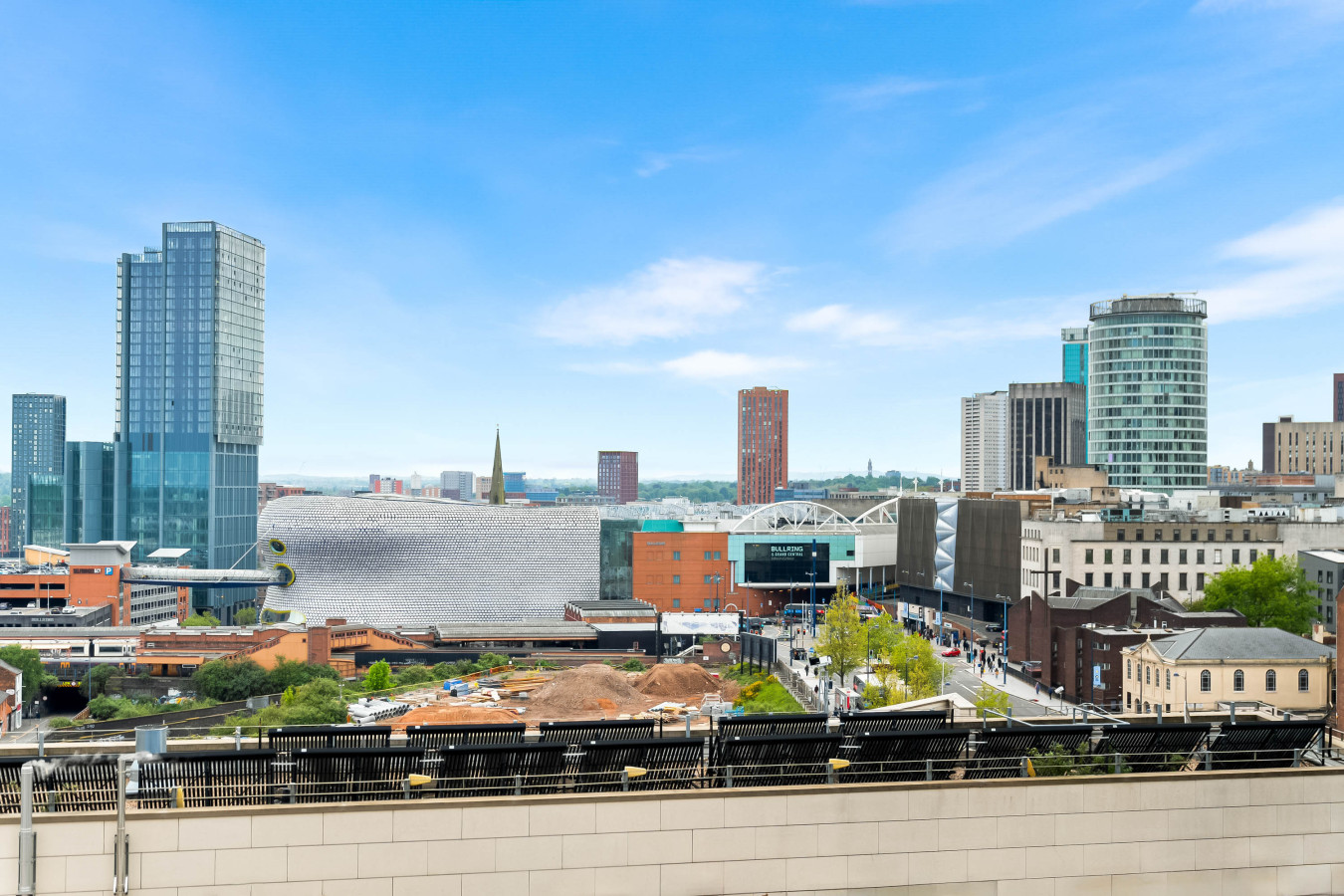 Luxe Two Bed Apartment - City Centre - Balcony & Parking in Masshouse Ln, Birmingham B5 5JF, UK - Property image 46 - VivreStays