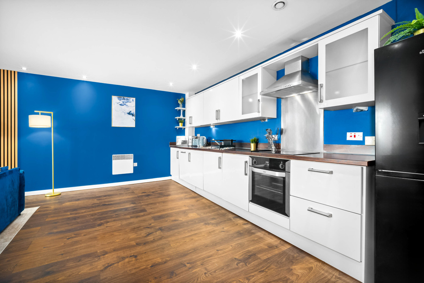 Luxe Two Bed Apartment - City Centre - Balcony & Parking in Masshouse Ln, Birmingham B5 5JF, UK - Property image 13 - VivreStays