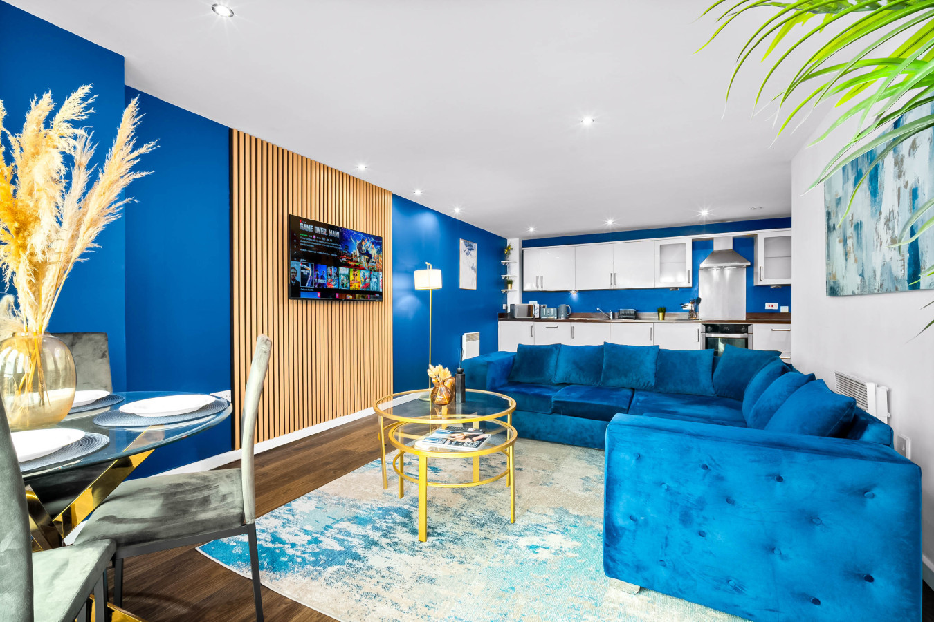Luxe Two Bed Apartment - City Centre - Balcony & Parking in Masshouse Ln, Birmingham B5 5JF, UK - Property image 10 - VivreStays