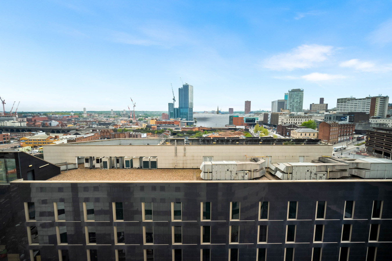 Luxe Two Bed Apartment - City Centre - Balcony & Parking in Masshouse Ln, Birmingham B5 5JF, UK - Property image 49 - VivreStays