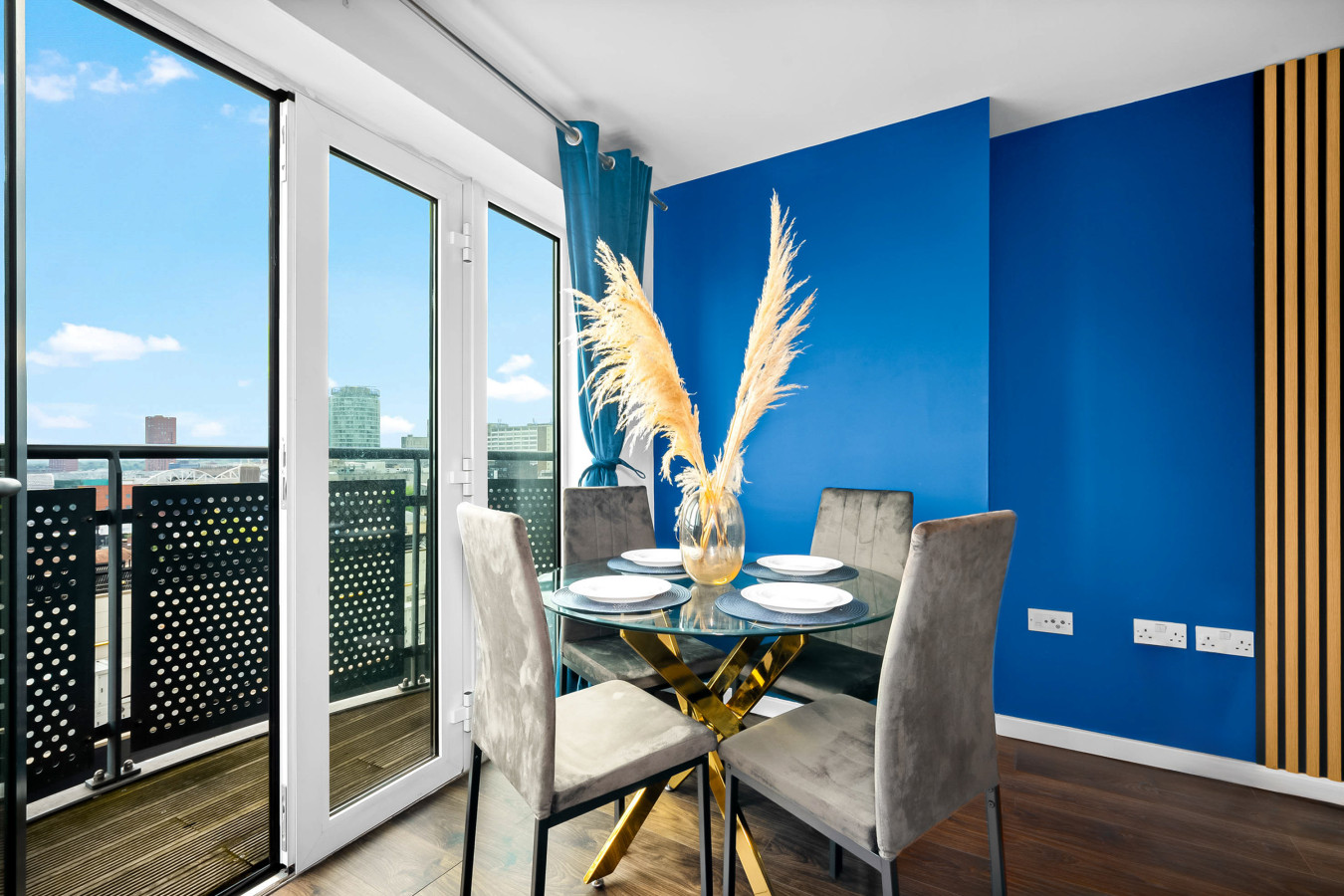 Luxe Two Bed Apartment - City Centre - Balcony & Parking in Masshouse Ln, Birmingham B5 5JF, UK - Property image 4 - VivreStays