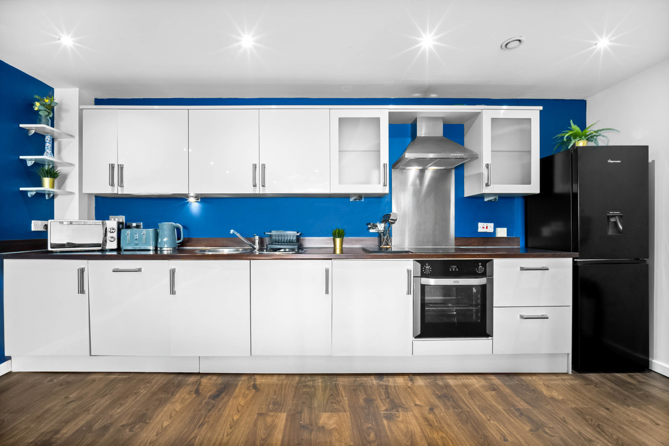 Luxe Two Bed Apartment - City Centre - Balcony & Parking in Masshouse Ln, Birmingham B5 5JF, UK - Property image 5 - VivreStays