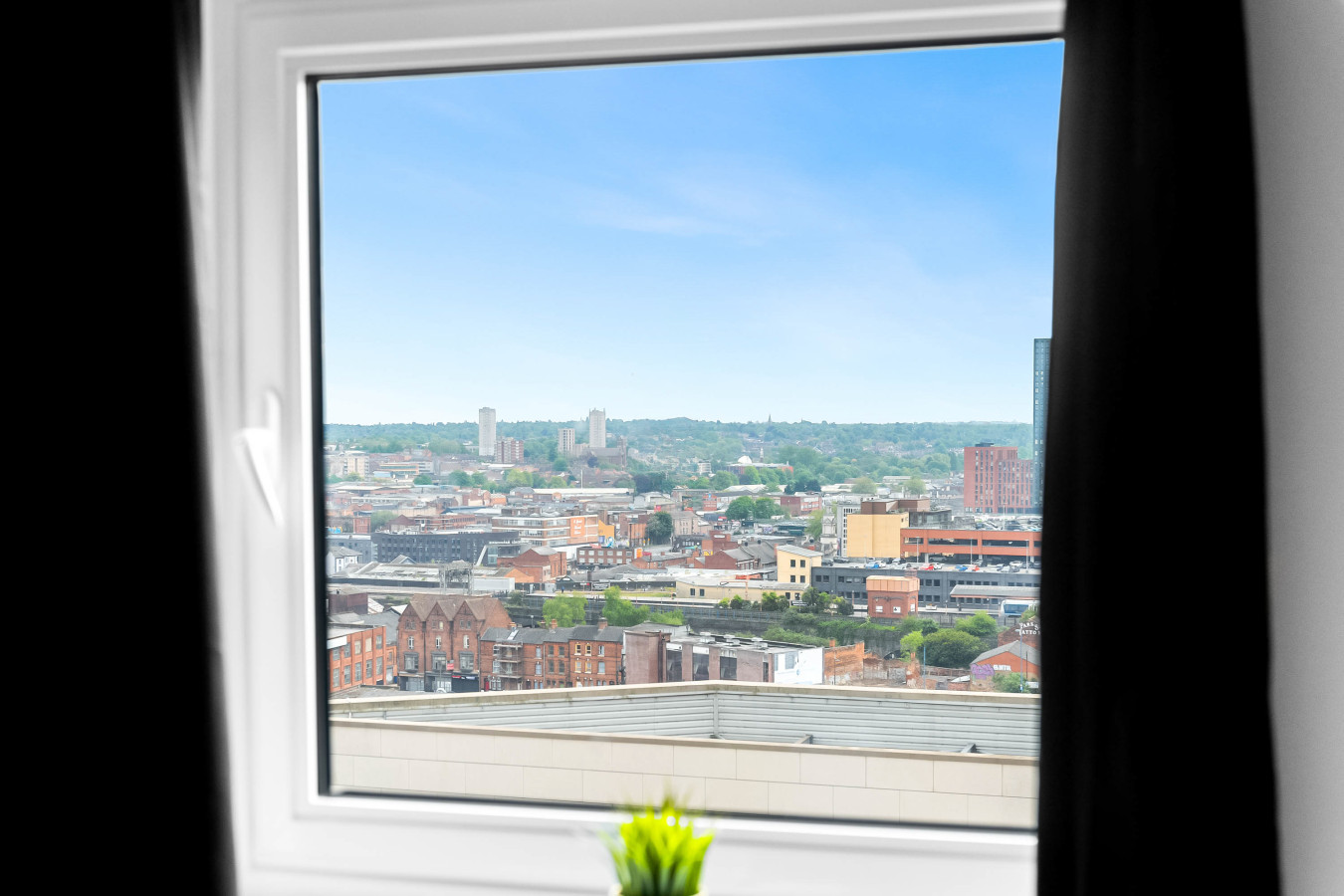 Luxe Two Bed Apartment - City Centre - Balcony & Parking in Masshouse Ln, Birmingham B5 5JF, UK - Property image 47 - VivreStays