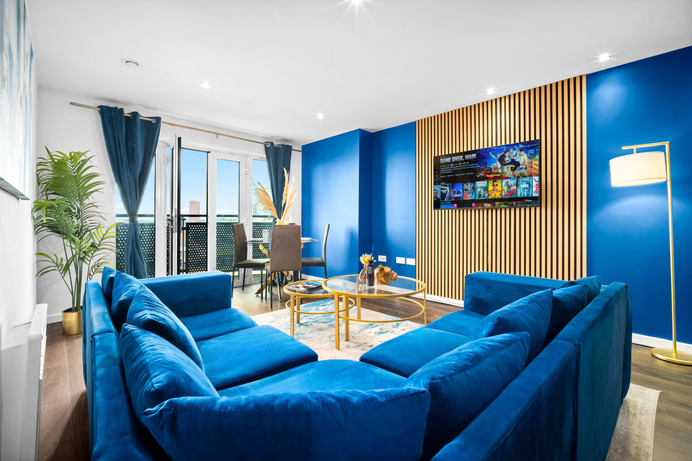 Luxe Two Bed Apartment - City Centre - Balcony & Parking serviced apartment - Birmingham - VivreStays