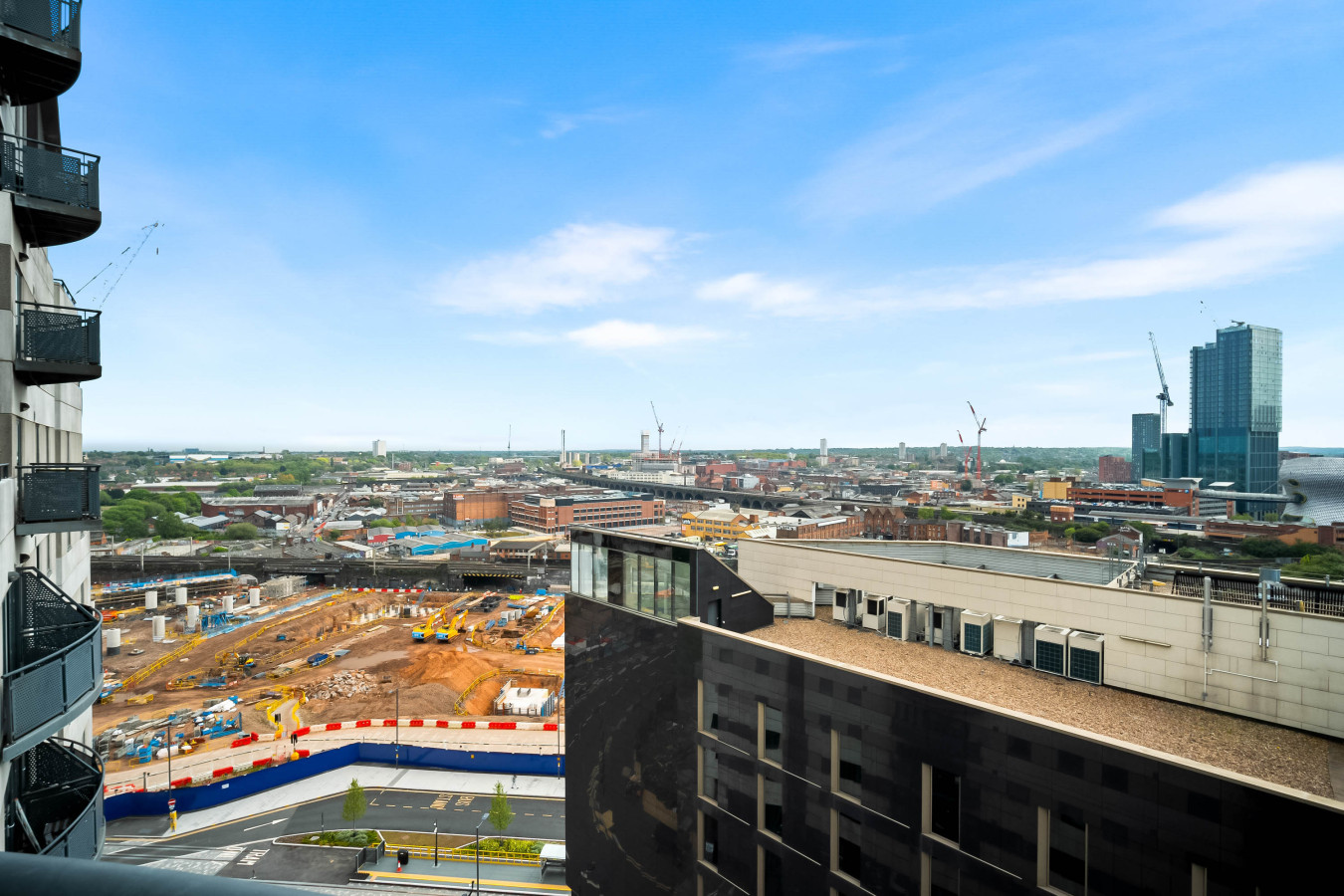 Luxe Two Bed Apartment - City Centre - Balcony & Parking in Masshouse Ln, Birmingham B5 5JF, UK - Property image 45 - VivreStays