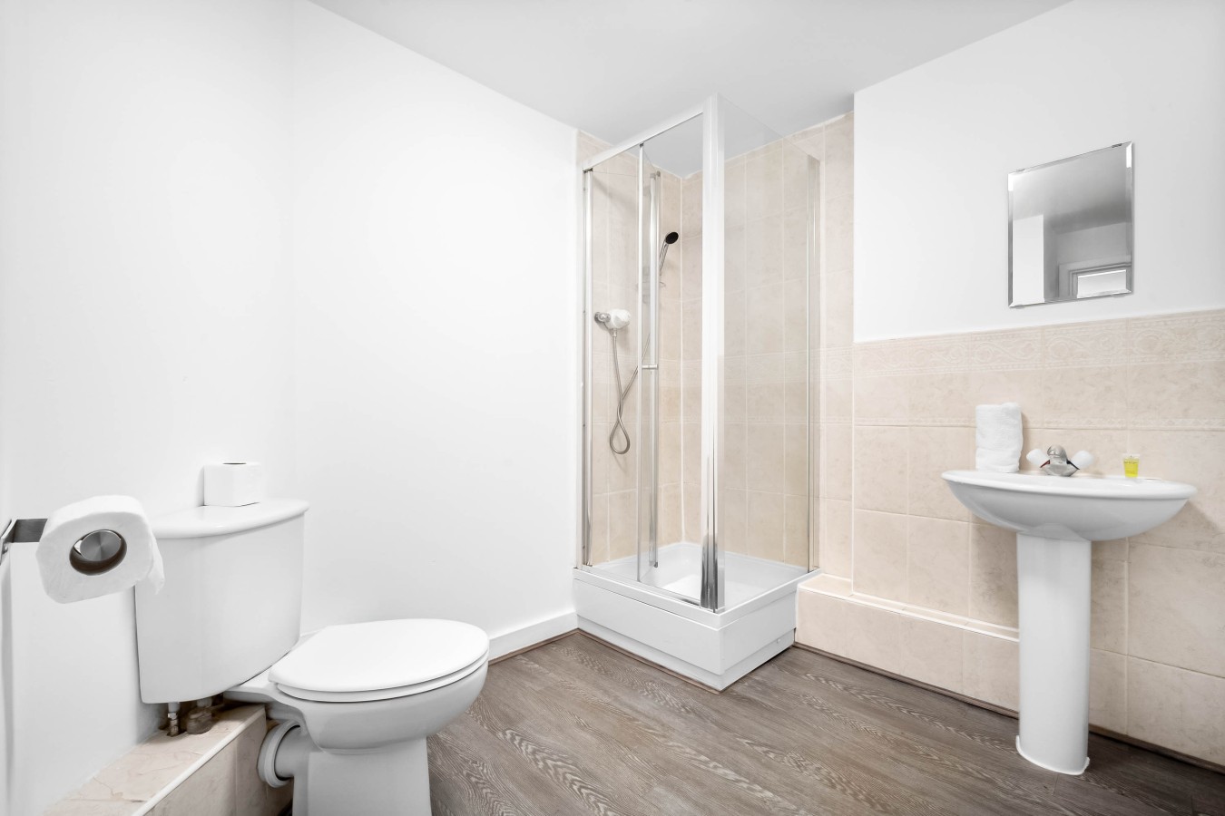 Luxury Apartment - Sleeps 4 - City Centre - Parking in 50 Granville St, Birmingham B1 2LJ, UK - Property image 18 - VivreStays