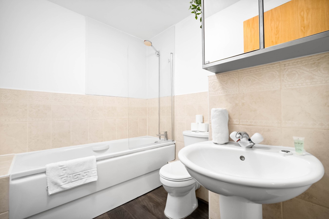 Luxury Apartment - Sleeps 4 - City Centre - Parking in 50 Granville St, Birmingham B1 2LJ, UK - Property image 7 - VivreStays