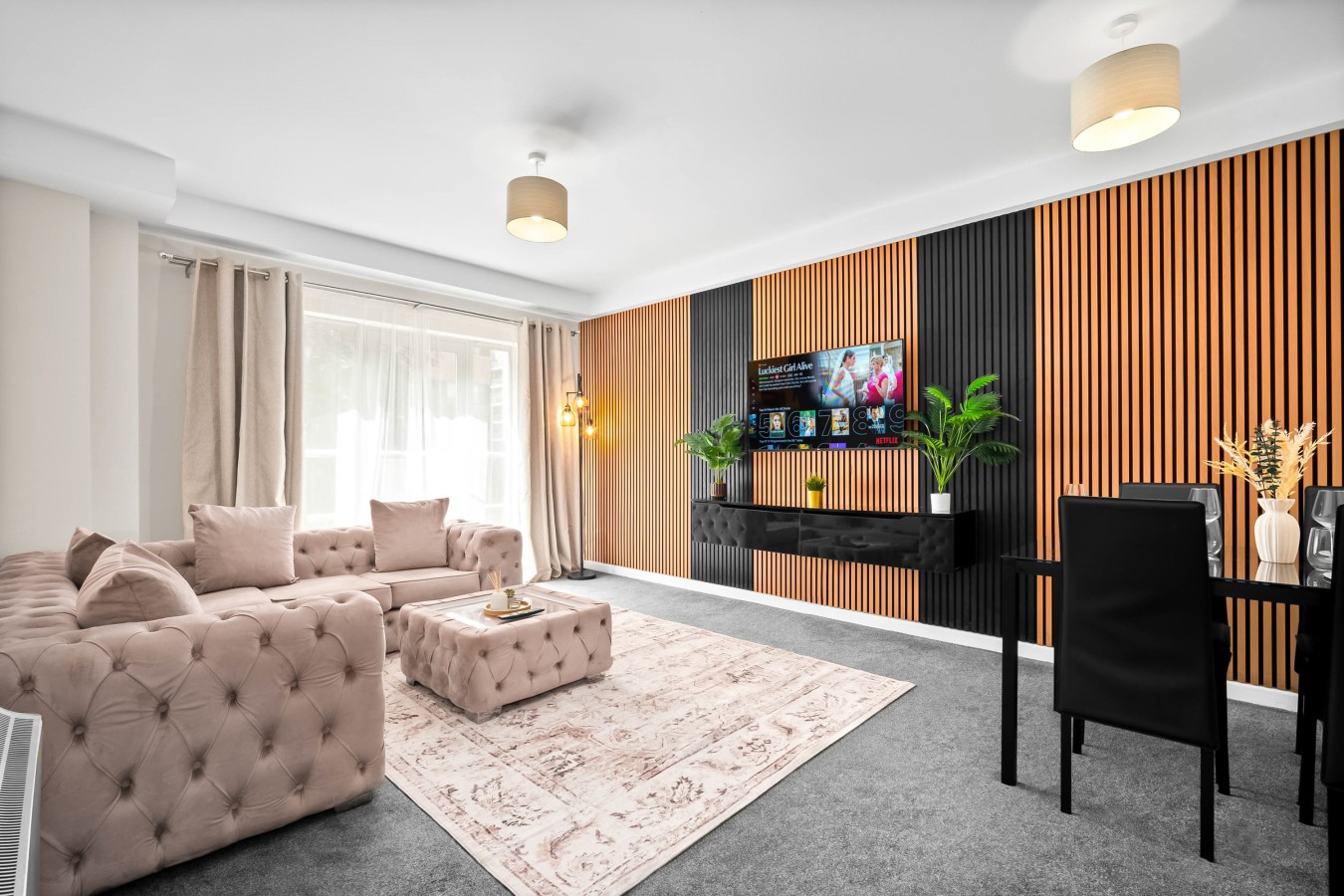 Luxury Apartment - Sleeps 4 - City Centre - Parking serviced apartment - West Midlands - VivreStays