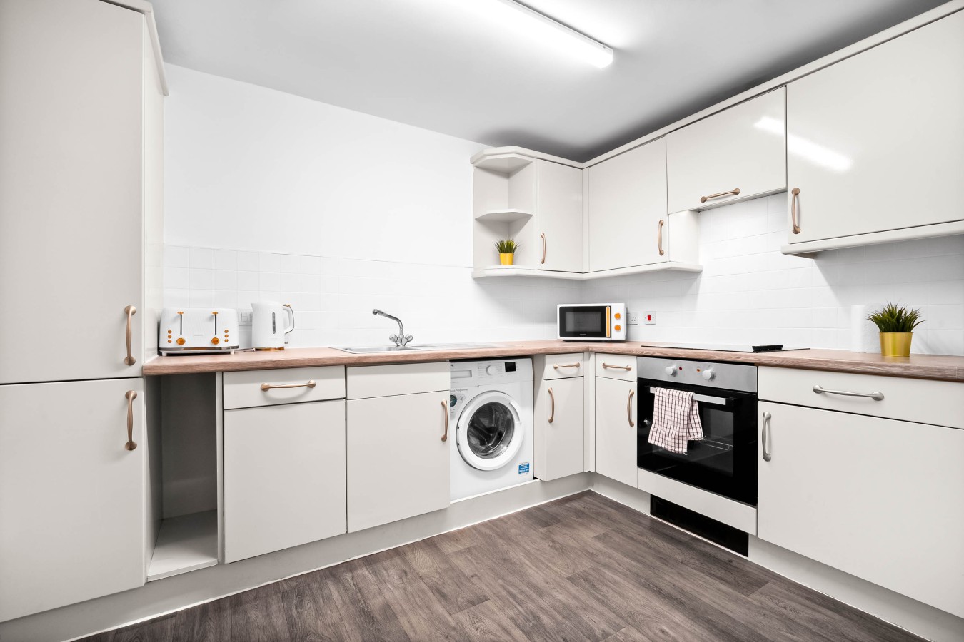 Luxury Apartment - Sleeps 4 - City Centre - Parking in 50 Granville St, Birmingham B1 2LJ, UK - Property image 6 - VivreStays