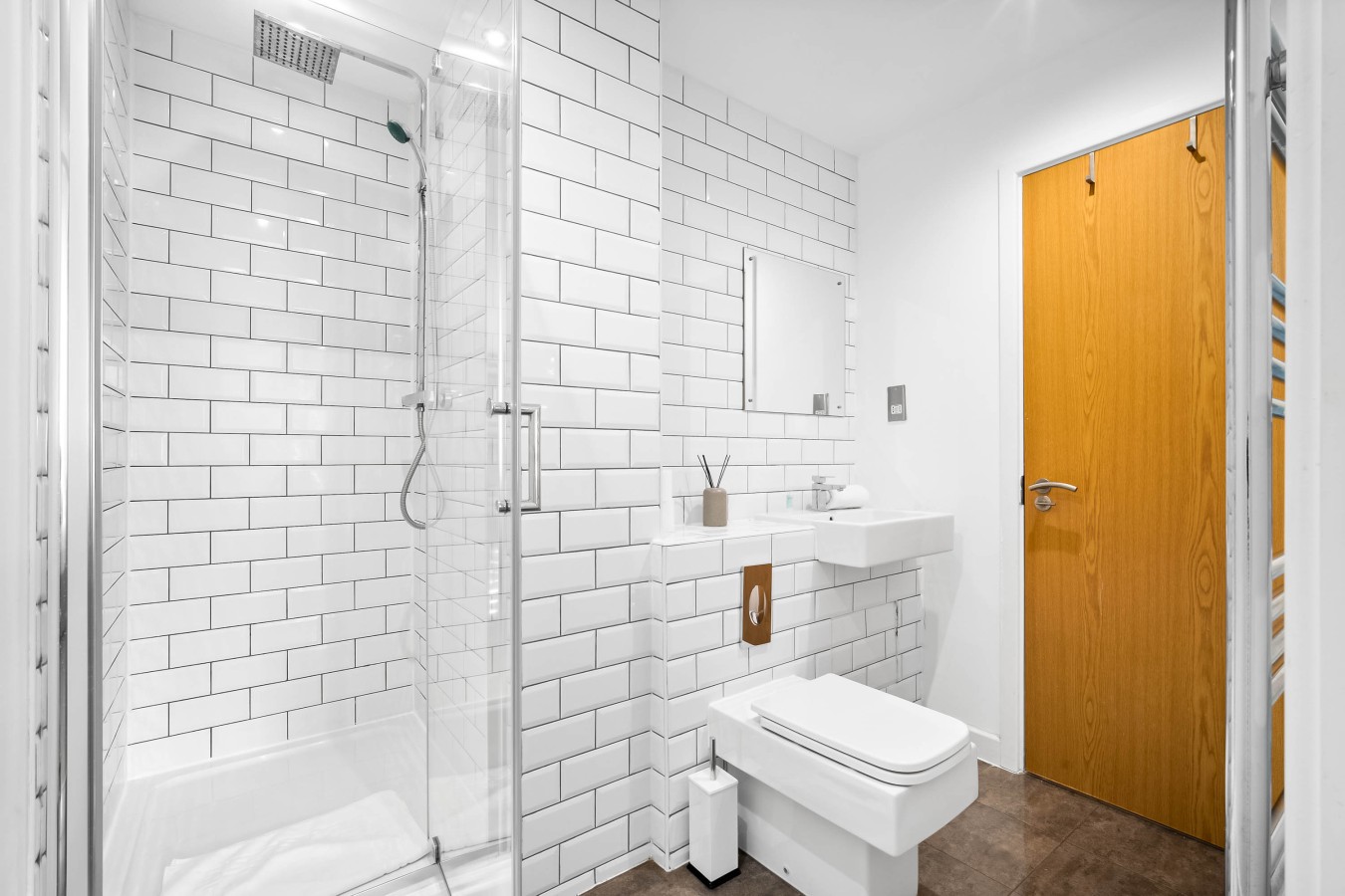 Stylish Apartment - 3 Guests - Netflix - Jewellery Quarter in Scotland St, Birmingham B1 2RU, UK - Property image 11 - VivreStays
