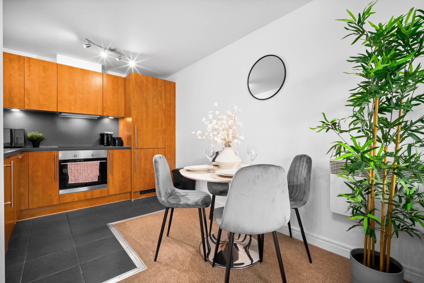 Luxe Apartment - City Centre - Balcony & Parking in 18 Holliday St, Birmingham B1 1TS, UK - Property image 5 - VivreStays