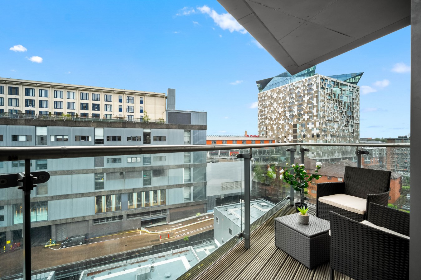 Luxe Apartment - City Centre - Balcony & Parking in 18 Holliday St, Birmingham B1 1TS, UK - Property image 22 - VivreStays