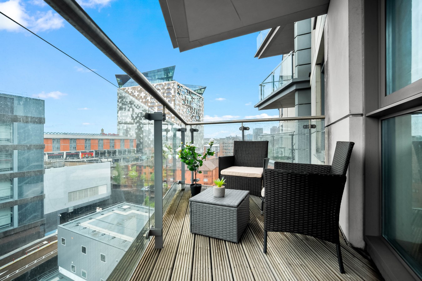 Luxe Apartment - City Centre - Balcony & Parking in 18 Holliday St, Birmingham B1 1TS, UK - Property image 3 - VivreStays