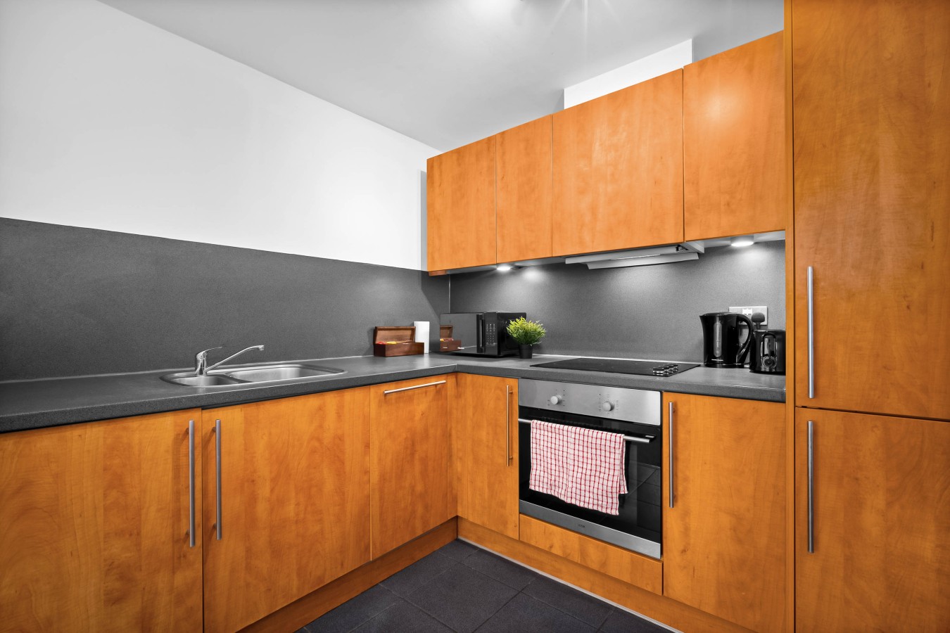 Luxe Apartment - City Centre - Balcony & Parking in 18 Holliday St, Birmingham B1 1TS, UK - Property image 6 - VivreStays