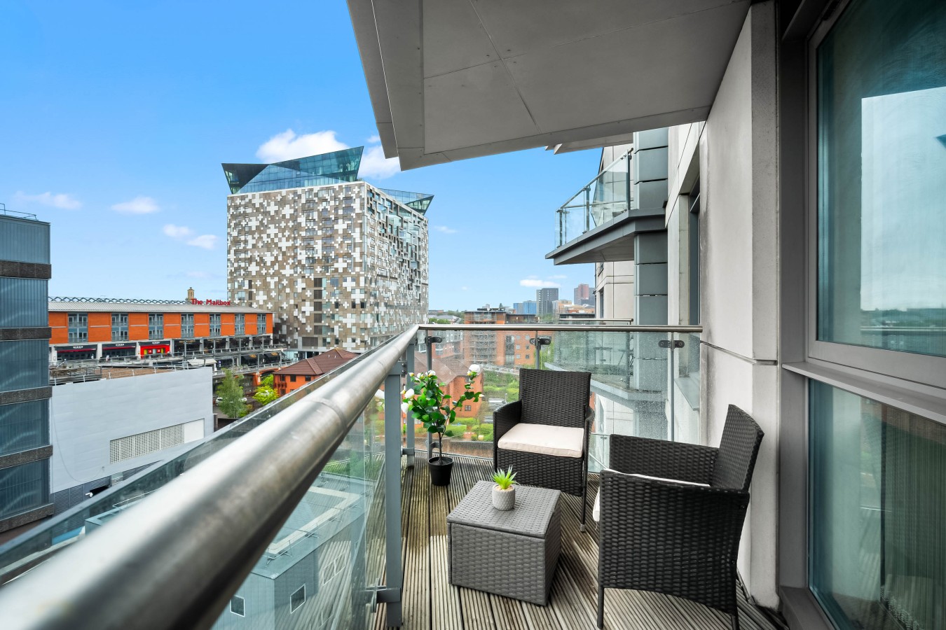 Luxe Apartment - City Centre - Balcony & Parking in 18 Holliday St, Birmingham B1 1TS, UK - Property image 21 - VivreStays