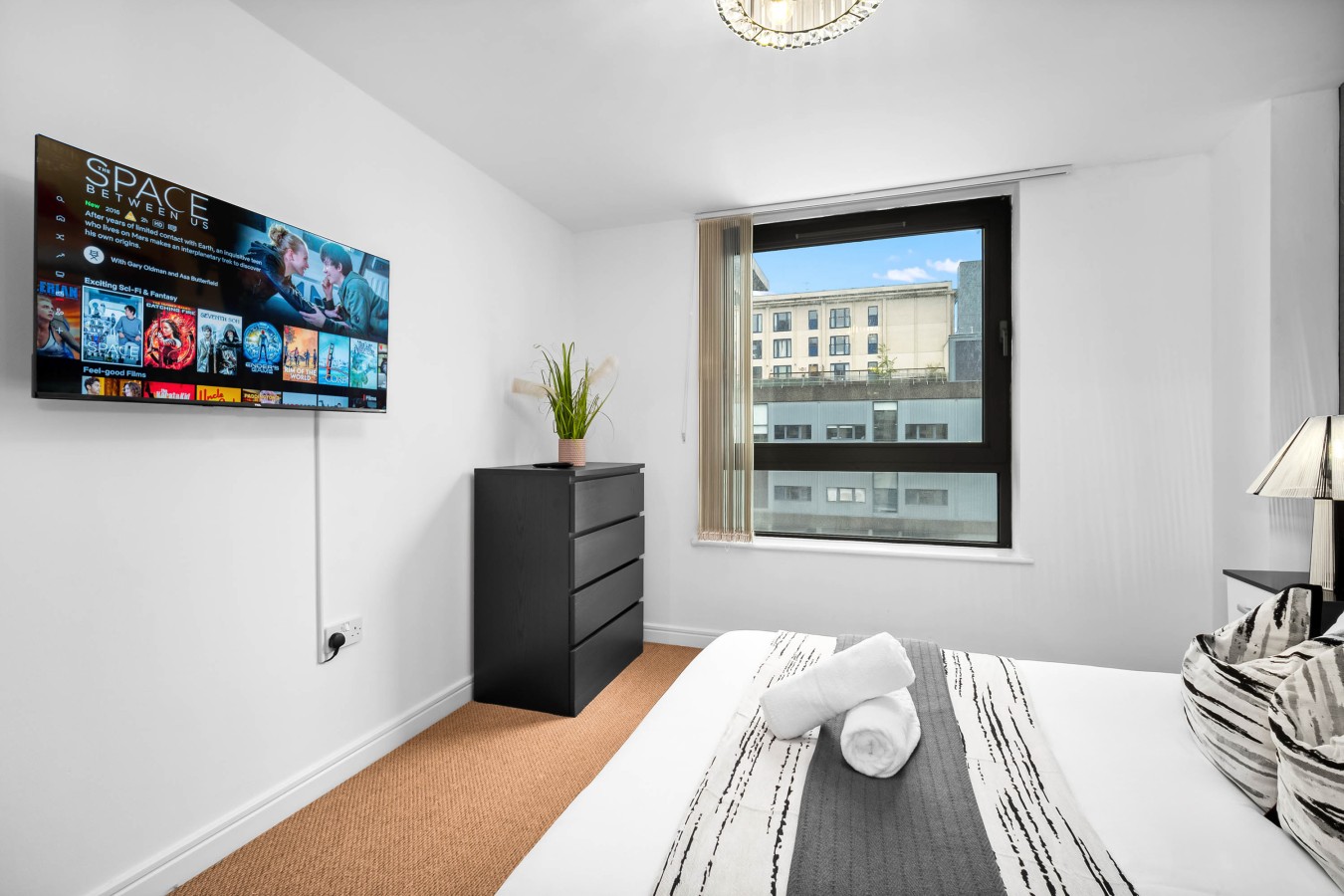 Luxe Apartment - City Centre - Balcony & Parking in 18 Holliday St, Birmingham B1 1TS, UK - Property image 15 - VivreStays
