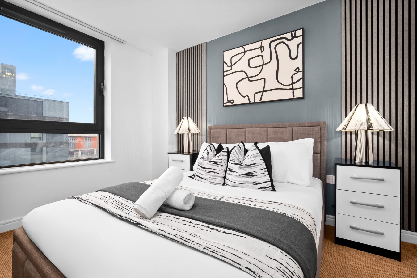 Luxe Apartment - City Centre - Balcony & Parking in 18 Holliday St, Birmingham B1 1TS, UK - Property image 2 - VivreStays