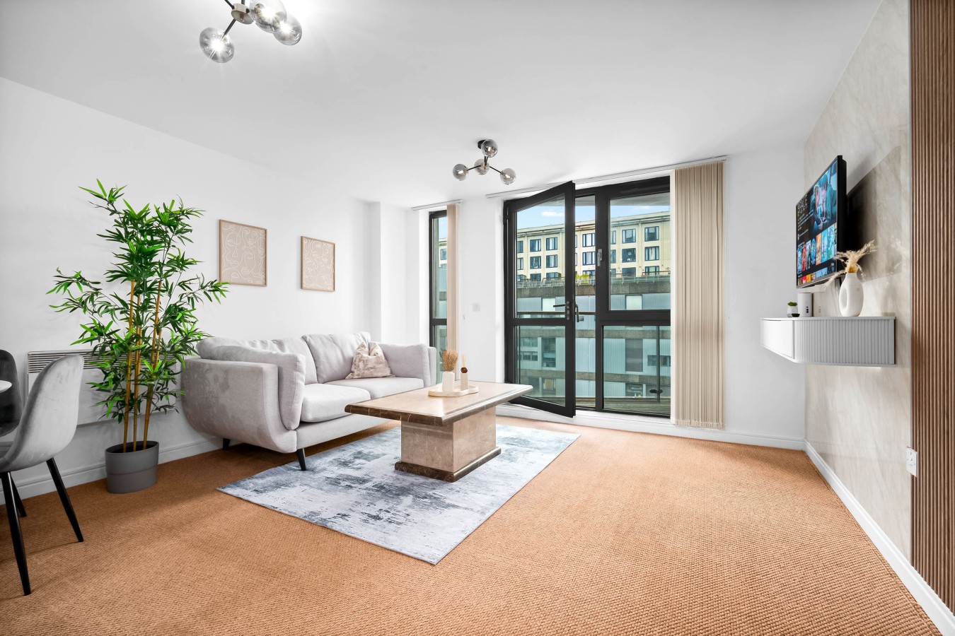 Luxe Apartment - City Centre - Balcony & Parking in 18 Holliday St, Birmingham B1 1TS, UK - Property image 8 - VivreStays