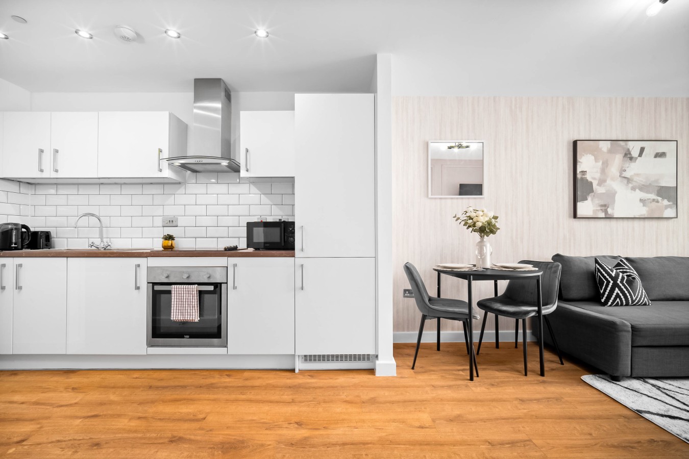 Stylish Apartment - Netflix - Centre - Jewellery Quarter in 10 Scotland St, Birmingham B1 2AU, UK - Property image 3 - VivreStays