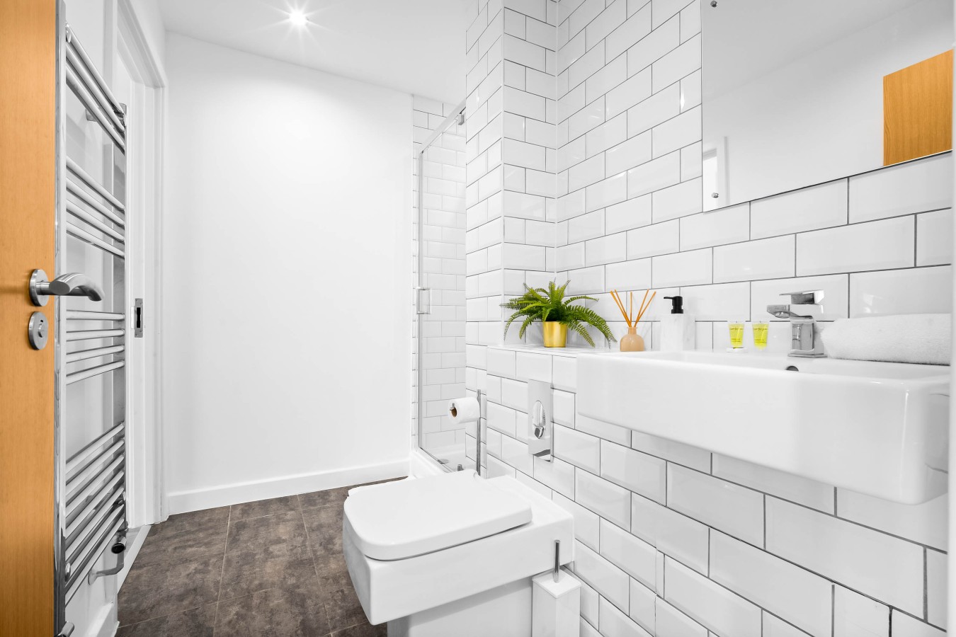 Stylish Apartment - Netflix - Centre - Jewellery Quarter in 10 Scotland St, Birmingham B1 2AU, UK - Property image 16 - VivreStays