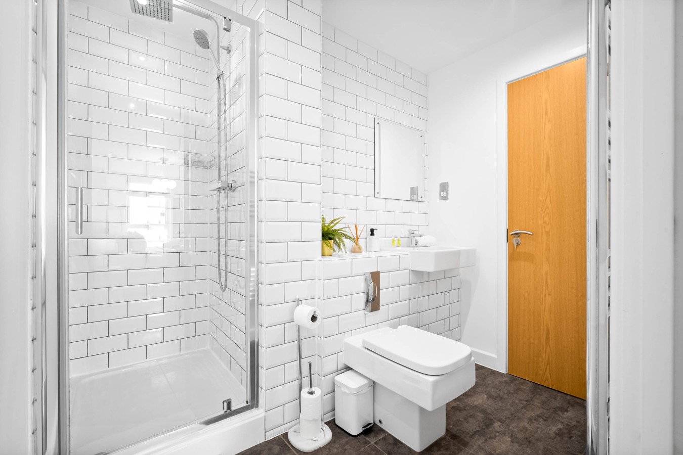 Stylish Apartment - Netflix - Centre - Jewellery Quarter in 10 Scotland St, Birmingham B1 2AU, UK - Property image 4 - VivreStays