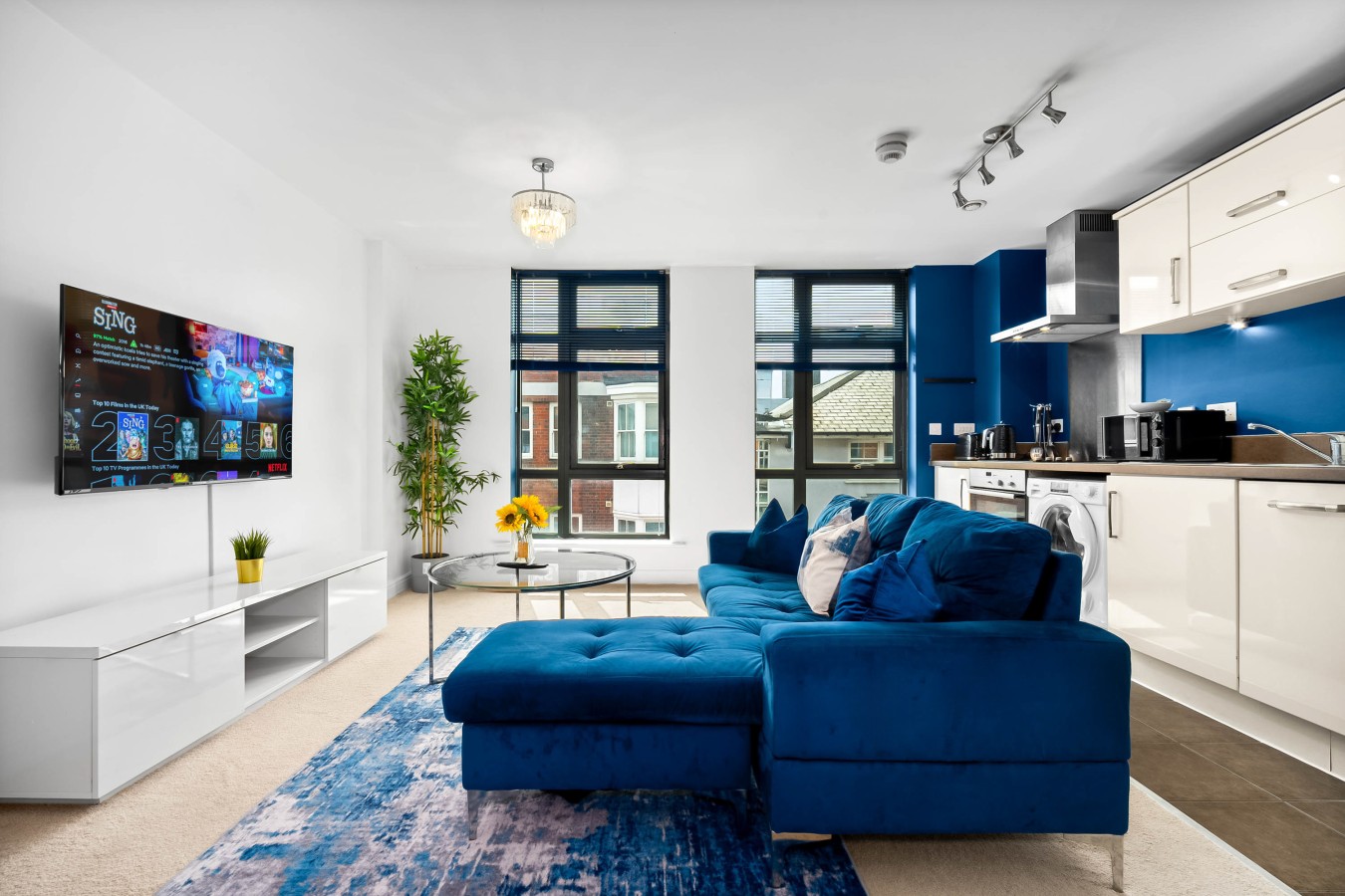 Luxury 2 Bed Apartment - Parking - JQ - City Centre - Bedroom TV serviced apartment - West Midlands - VivreStays