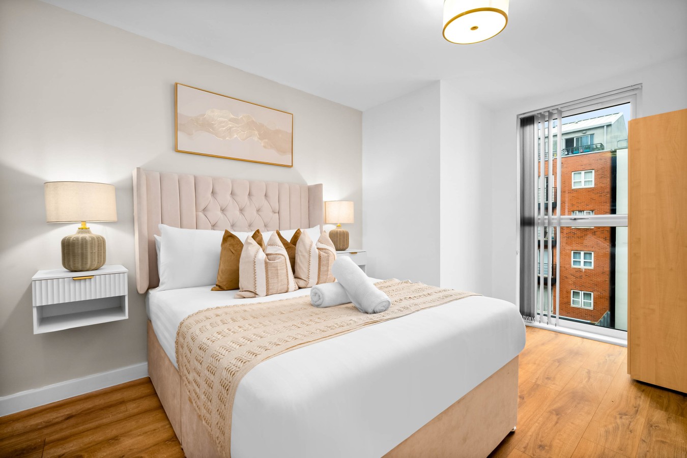 Stylish Apartment - Centre - Jewellery Quarter - Smart Tv & Netflix in 10 Scotland St, Birmingham B1 2AU, UK - Property image 2 - VivreStays