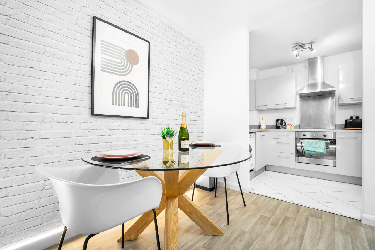 Stylish City Centre Apartment - Terrace - Netflix in 165 Granville St, Birmingham B1 1JY, UK - Property image 18 - VivreStays
