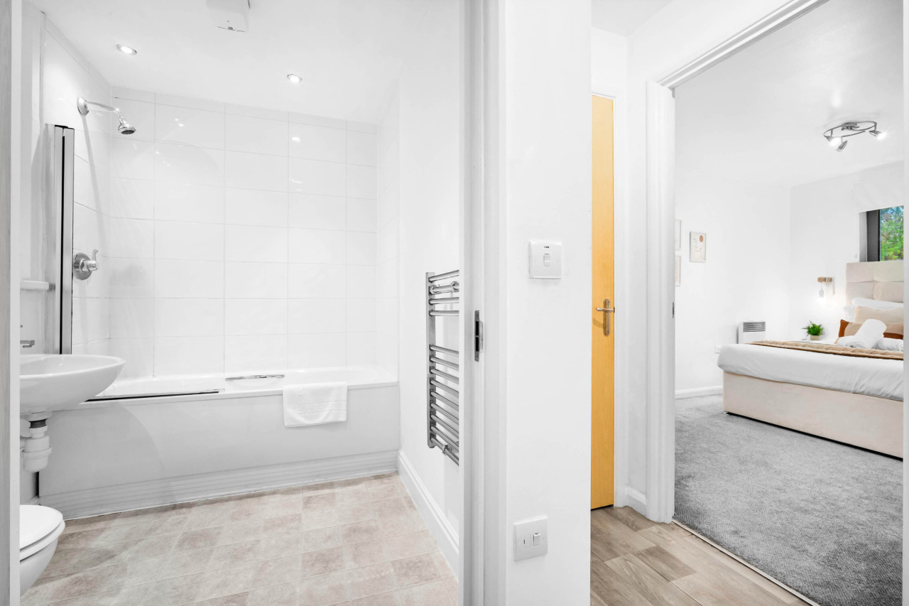 Stylish City Centre Apartment - Terrace - Netflix in 165 Granville St, Birmingham B1 1JY, UK - Property image 31 - VivreStays