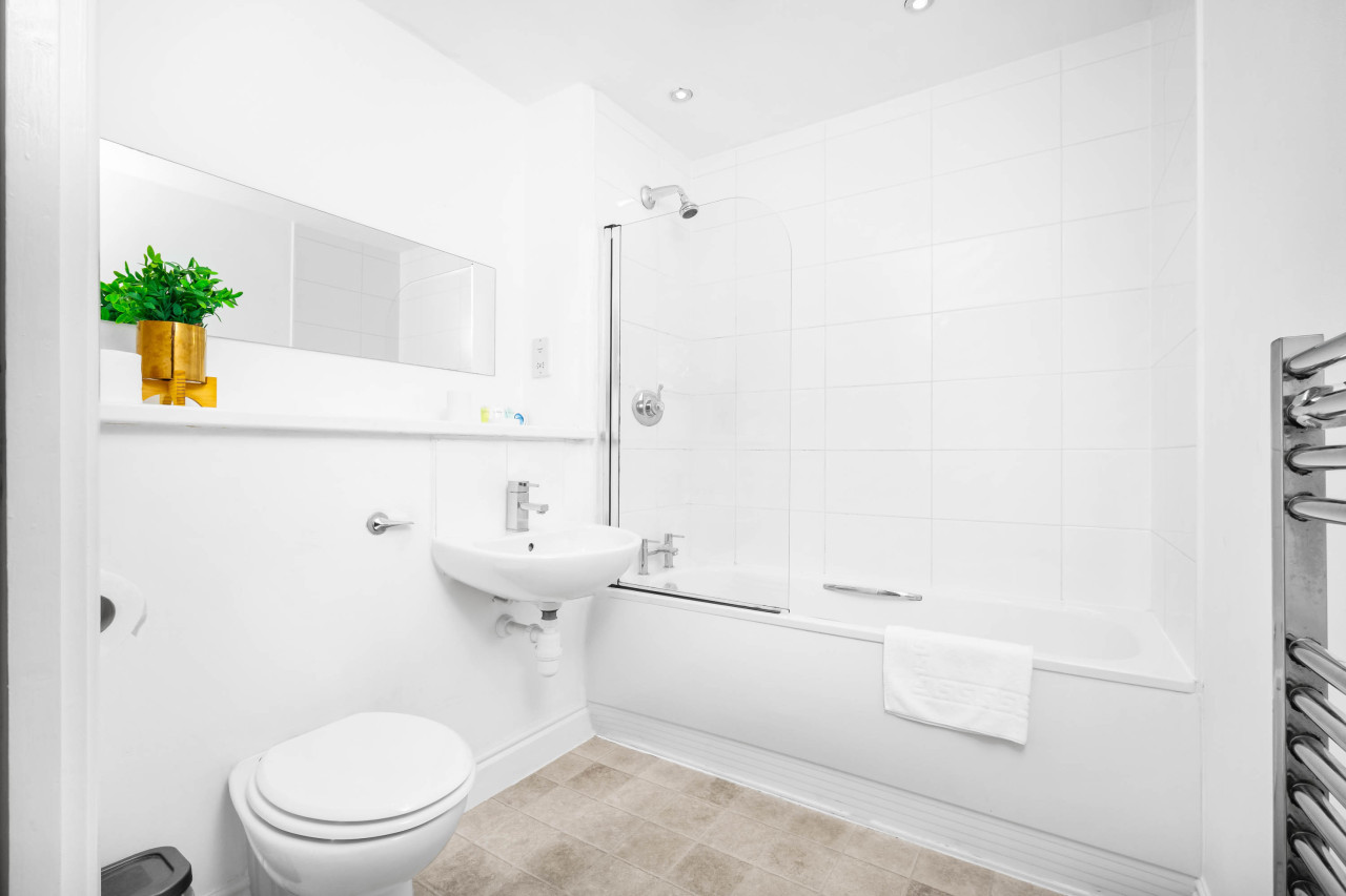 Stylish City Centre Apartment - Terrace - Netflix in 165 Granville St, Birmingham B1 1JY, UK - Property image 9 - VivreStays