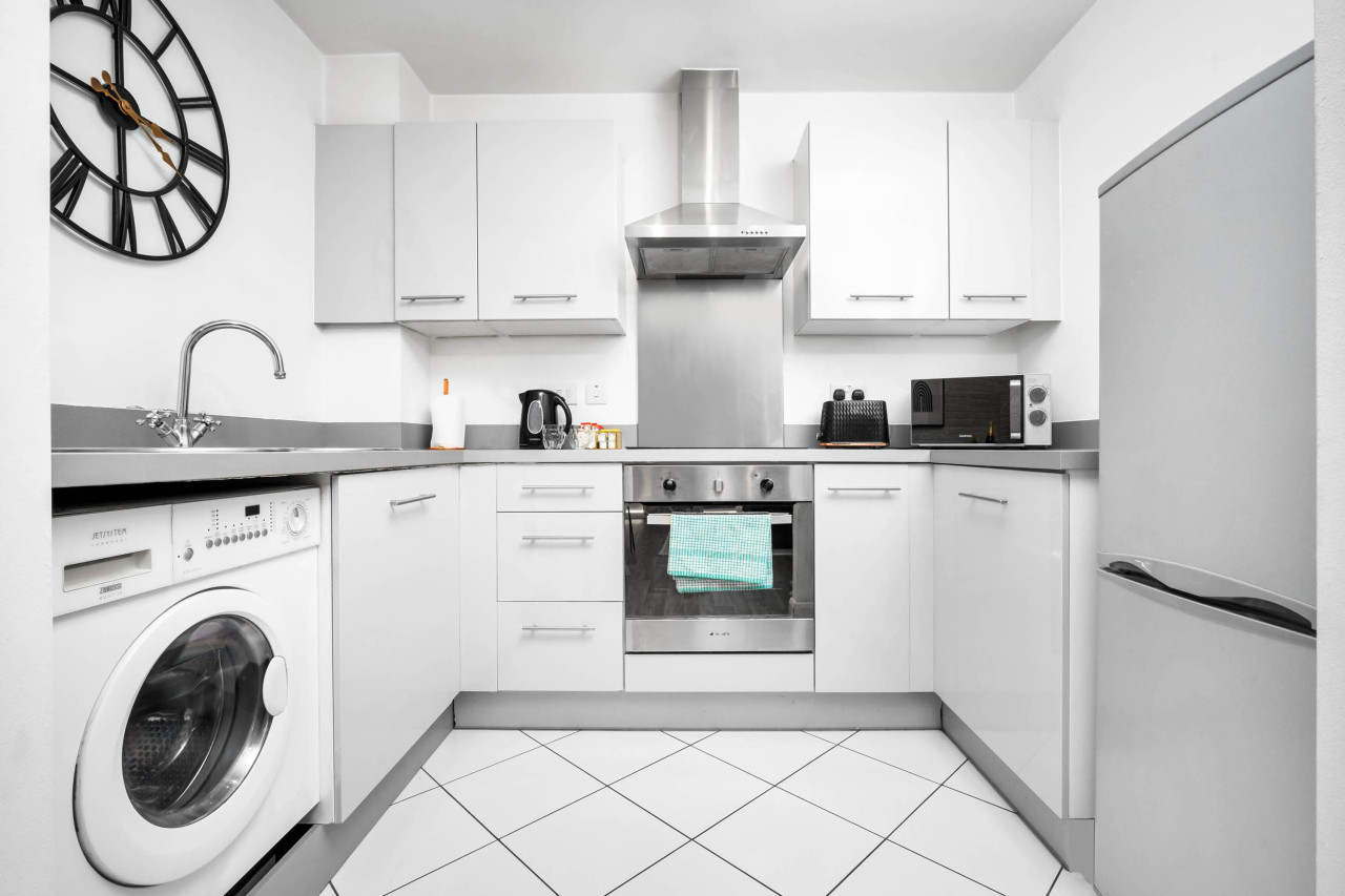 Stylish City Centre Apartment - Terrace - Netflix in 165 Granville St, Birmingham B1 1JY, UK - Property image 4 - VivreStays